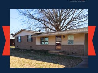 598 Hayes St, Lexington, TN 38351