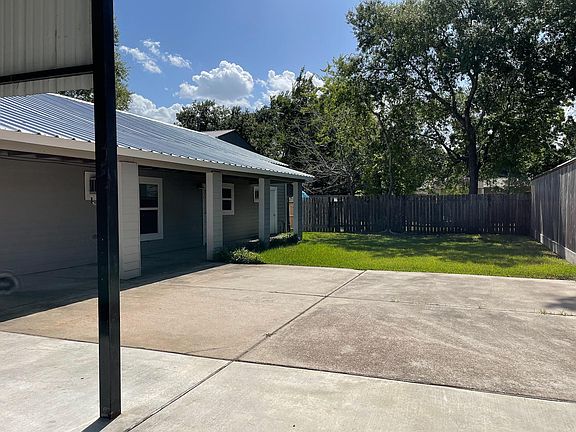 4th image of 232 Weisenberger Dr #1