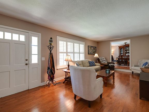 4th image of 1318 N Glen Dr