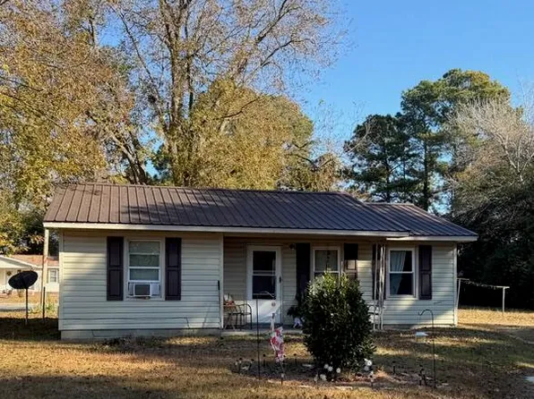 400 Tuskeegee Drive, Laurinburg, NC 28352