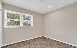 4th image of 617 W Kenilworth Ave