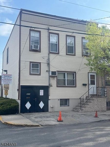 1st image of 408 Chestnut Street