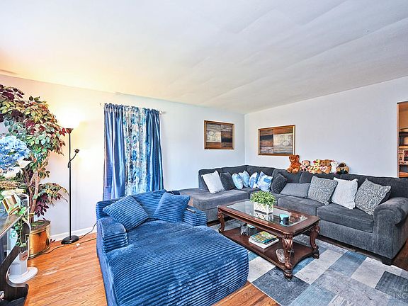 4th image of 9494 Reading Rd