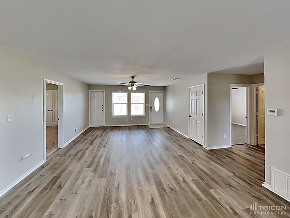 3rd image of 318 Kathy Ln