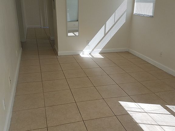 5th image of 200 SW 11th Ave APT 5
