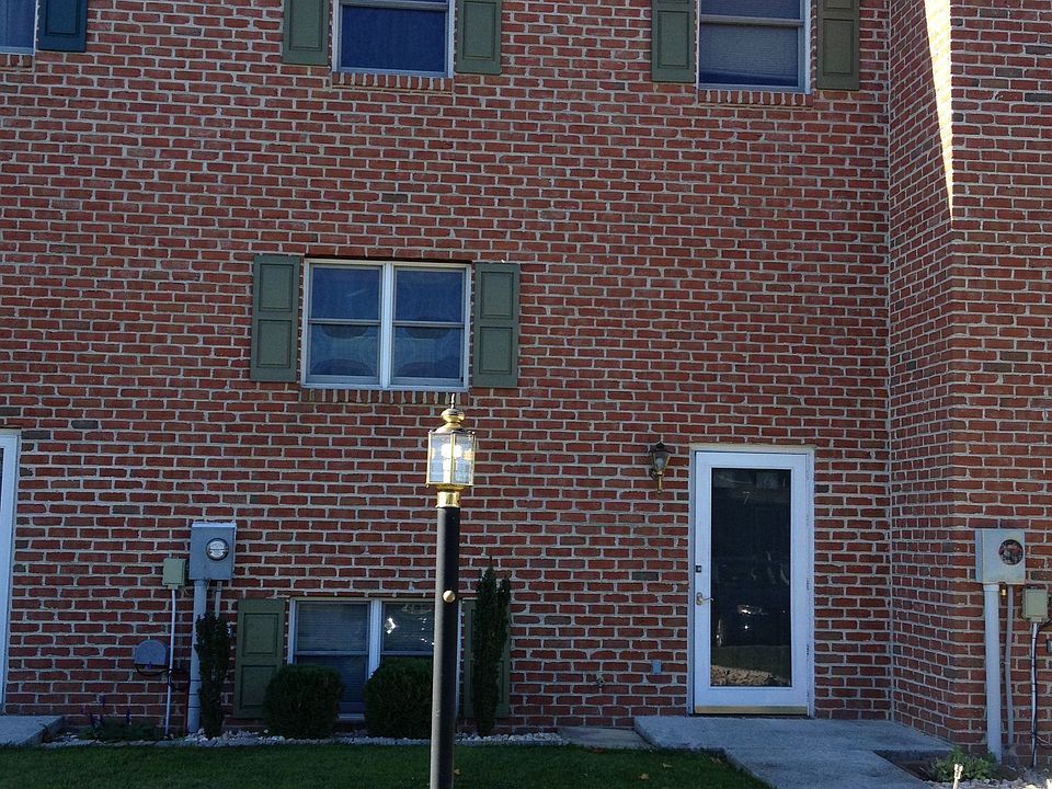 7 Colonial Drive