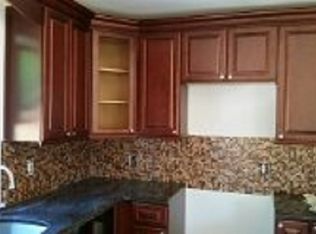 3 Humming Ln, Coram, NY 11727