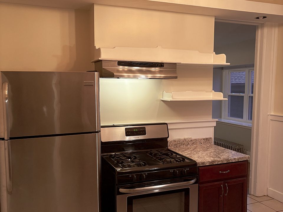 1st image of 233 Pennsylvania St #3