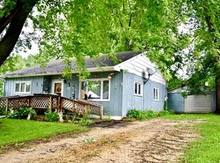 1404 Douglas Dr, Sterling, IL 61081