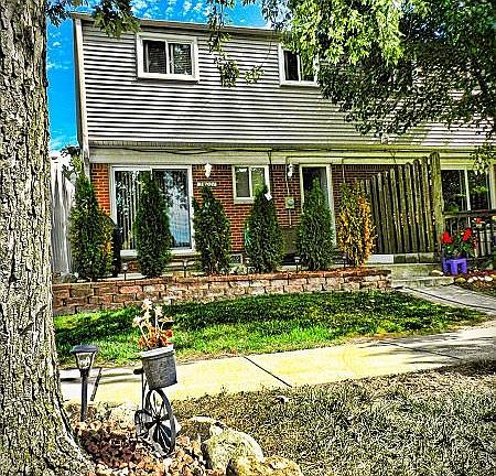 4th image of 32021 Williamsburg St