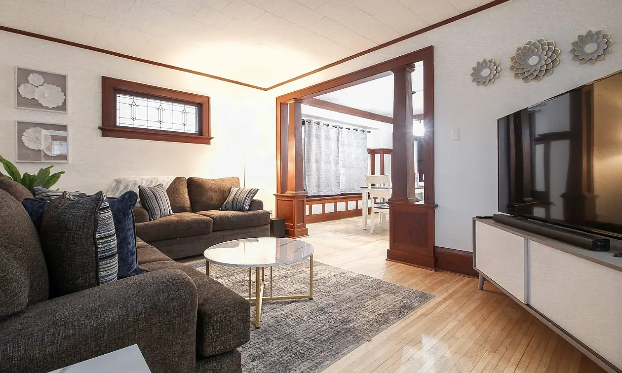 3 bed, 1200 sqft, $2,150 — Photo 4
