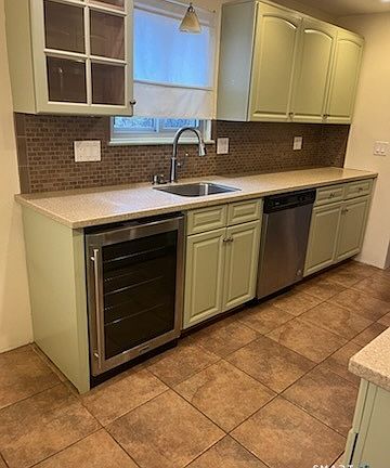 4th image of 82 River Bend Road #A