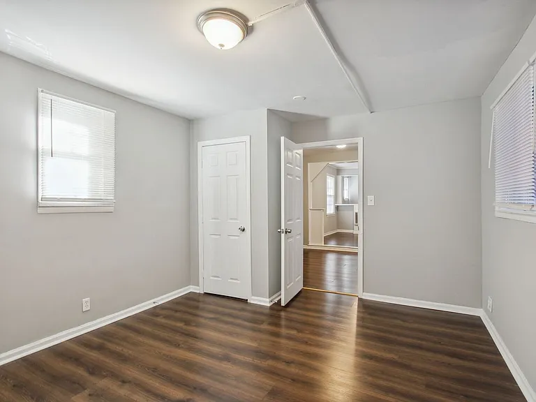1932 Beech Street — Photo 13