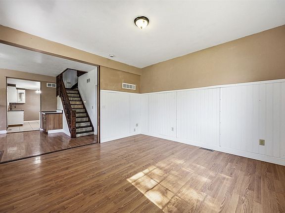 5th image of 302 W 5th St