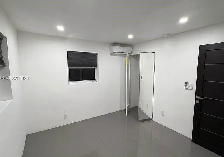 1212 E River Dr #2 — Photo 7
