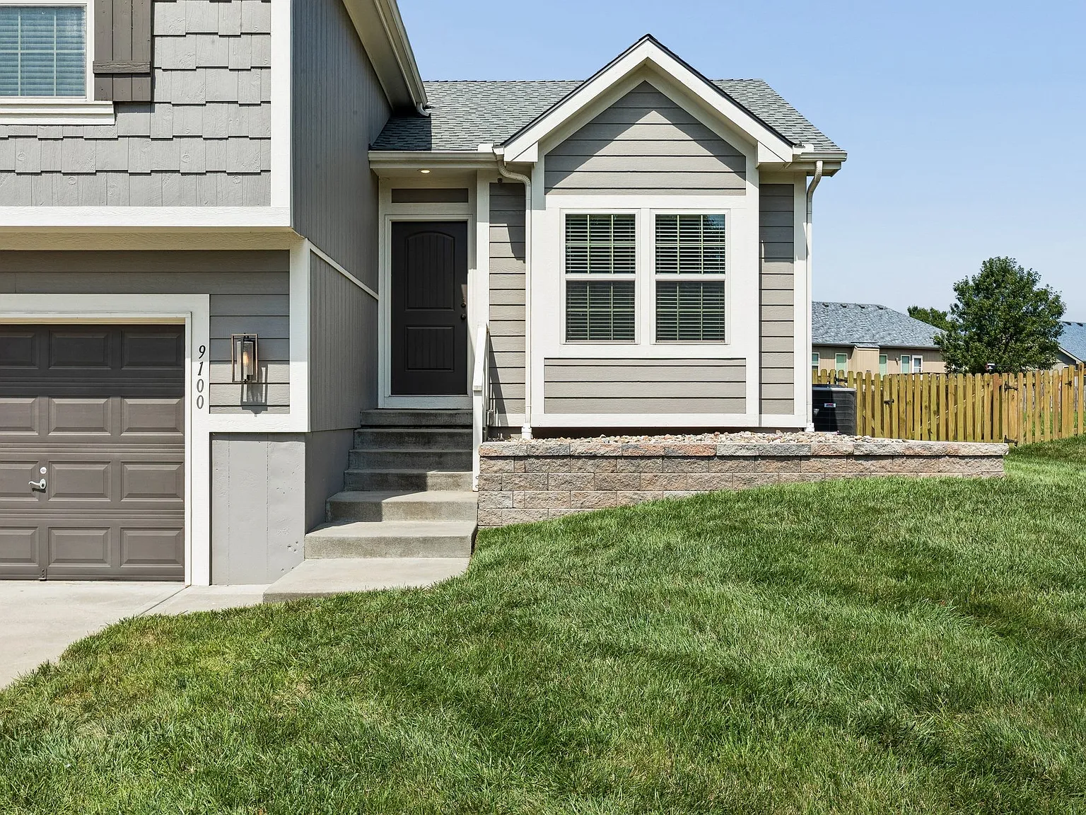 3 bed, 2100 sqft, $2,700 — Photo 4