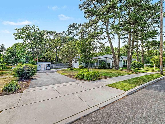 2nd image of 748 Bayview Dr