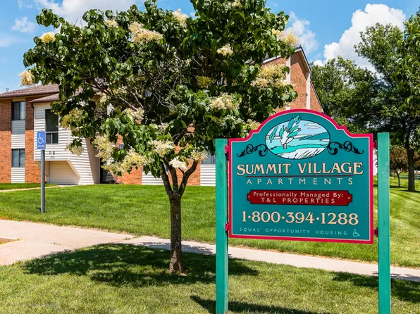 1020 8th Ave SE #1, Dyersville, IA 52040