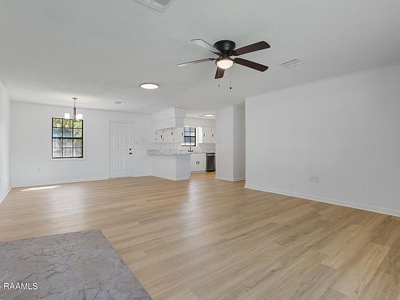 5th image of 204 Saint Paul Ave