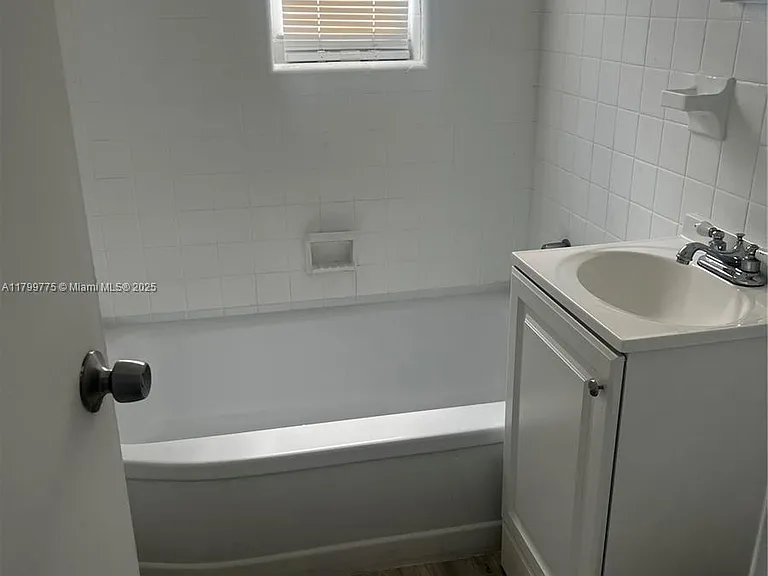 1608 Drexel Ave #18 — Photo 10