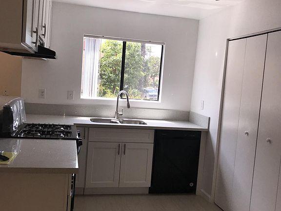 3rd image of 704 E Garfield Ave APT 11