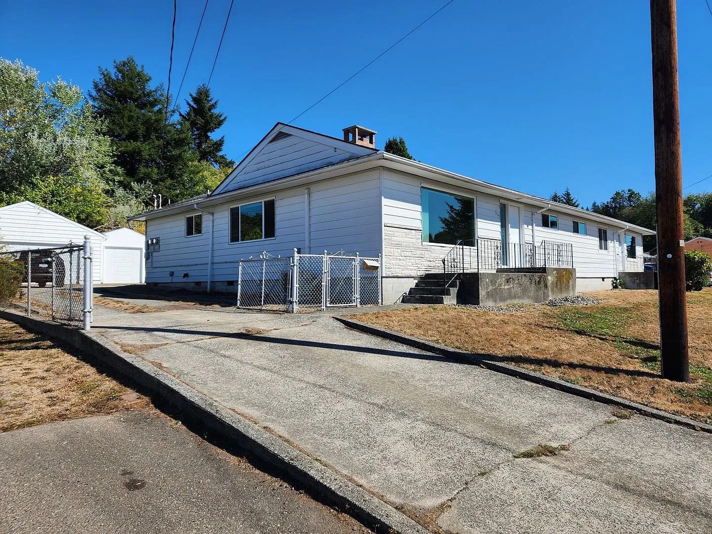 Modern & Classic Retro 2 Bedroom Duplex — Photo 4