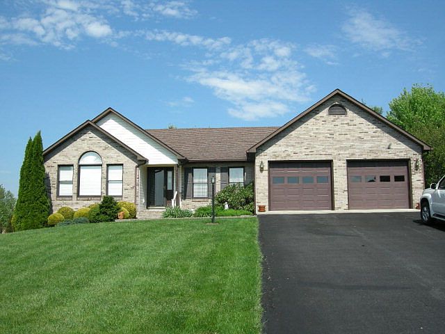 1st image of 200 Heritage Ln