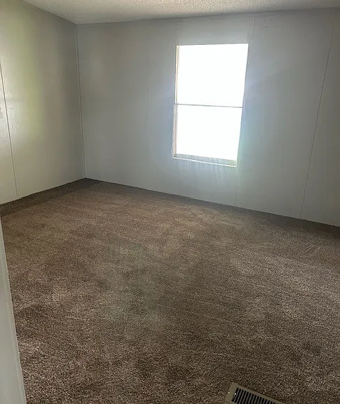 198 Clover Ln — Photo 3