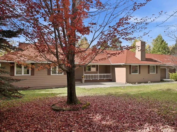 61251 Larsen Rd, Bend, OR 97702