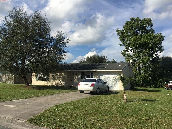 2nd image of 1426 23rd Pl SW