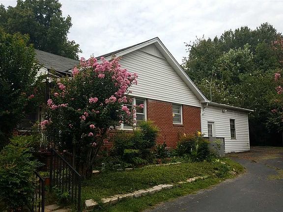 4th image of 809-813 Westwood Ave