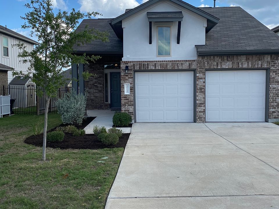 Brick 3/2/2 with Sprinkler System / 2 car garage / garage door opener & NO NEIGHBOR BEHIND
 NO CARPET!!