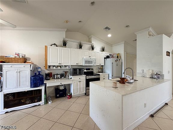 5th image of 1621 SW 14th Ter