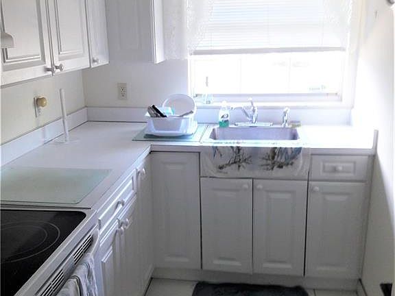 2nd image of 413 Cypress Dr #2