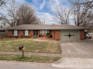 1405 Ridgeway Dr, Jeffersonville, IN 47130