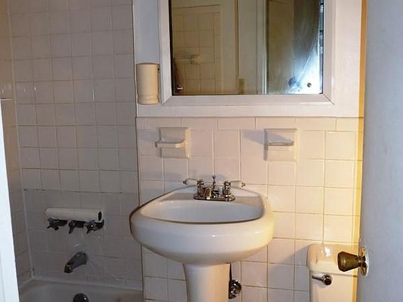 Top Floor 1 Bedroom Coop
