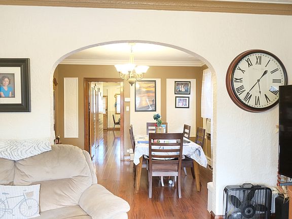 5th image of 2853 N Mont Clare Ave