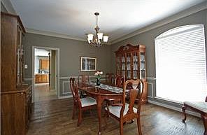 3rd image of 4333 Milsop Dr