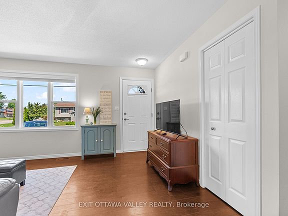 4th image of 19 Vera Cres
