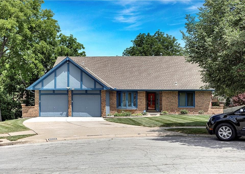 1st image of 9009 Crescent Ct