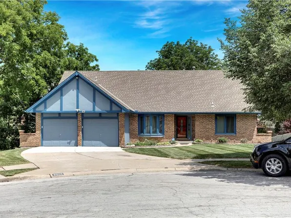 9009 Crescent Ct, Kansas City, MO 64138