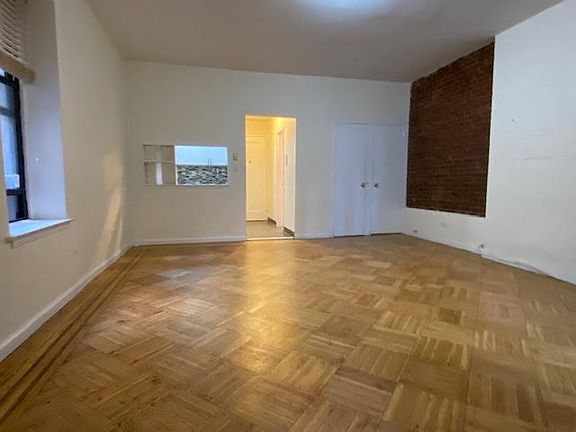 5th image of 301 W 105th St APT 1r