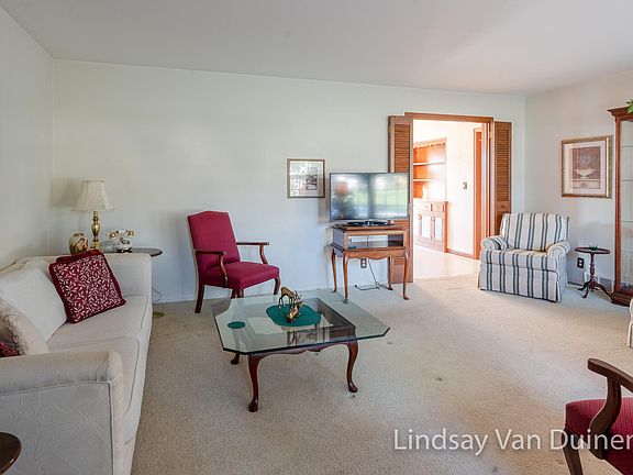 3rd image of 1648 Sunny Creek St SE