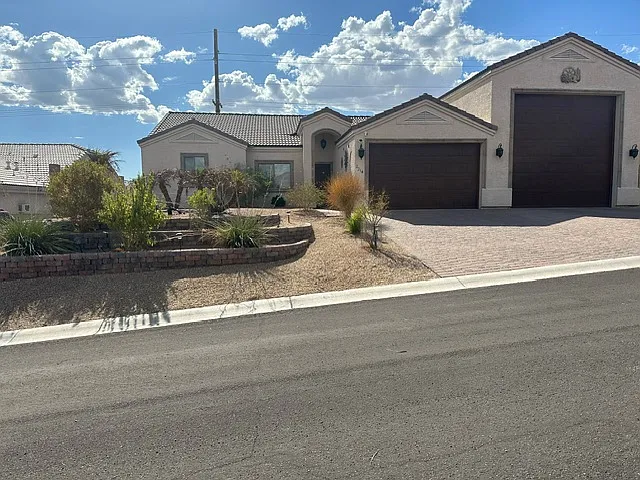 2214 Edgewood Dr