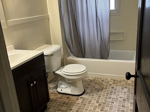 3rd image of 518 Dickinson St SE #2