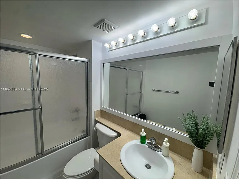 1155 Brickell Bay Dr #307 — Photo 17