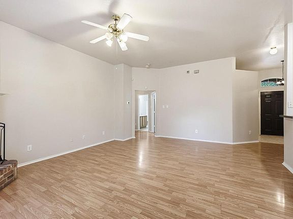 5th image of 100 Oak Hollow Ln