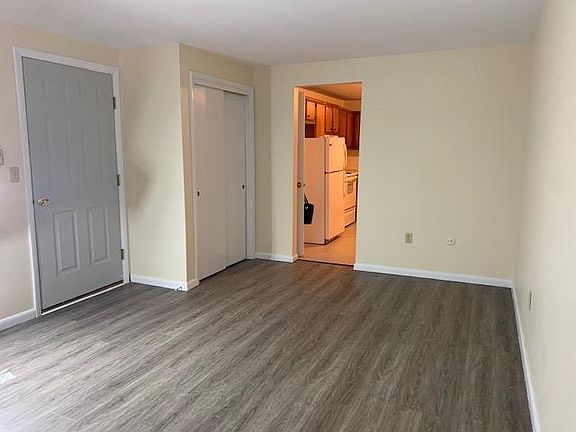 Living towards kitchen