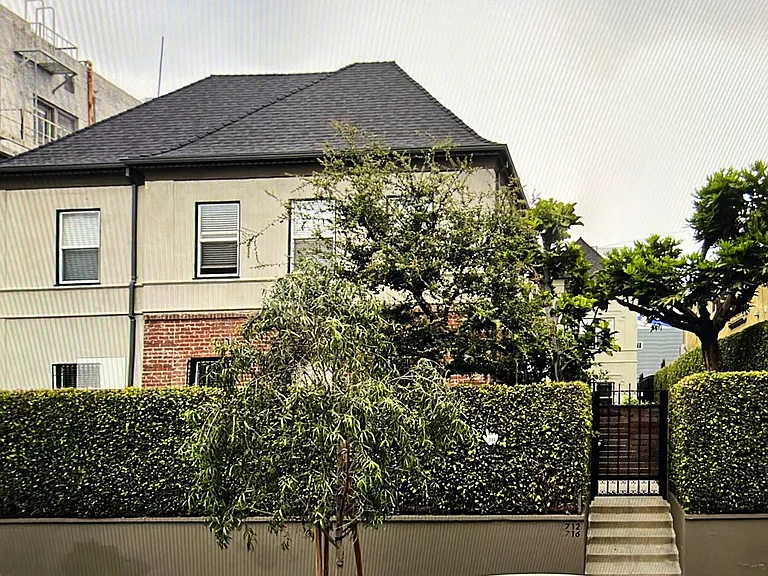 712 S Mariposa Ave — Photo 1