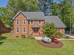 808 Forest Lakes Dr, Chesapeake, VA 23322